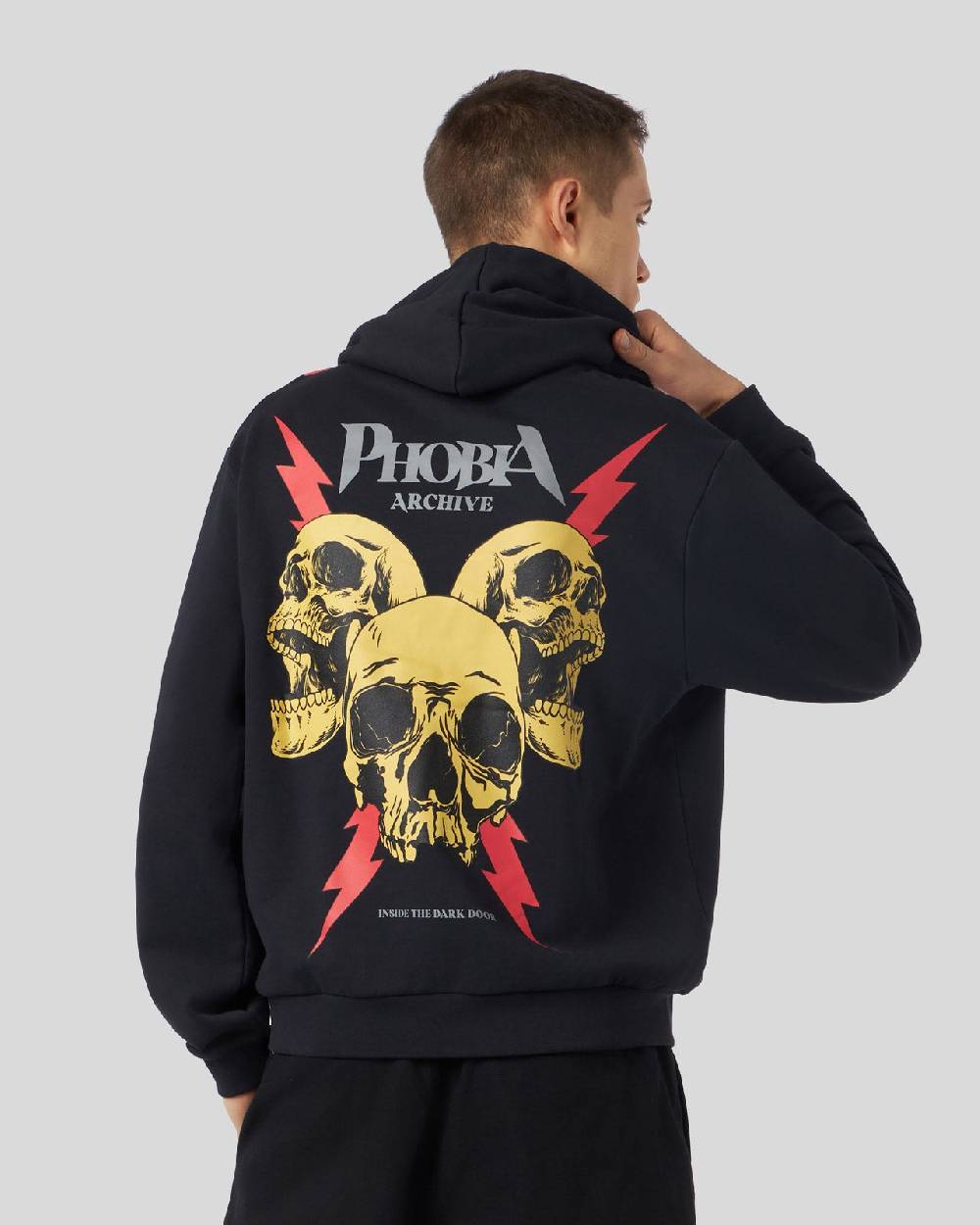 Phobia Archive FELPA NERA CON GRAFICA SCREAMING SKULLS ROSSA Nuova