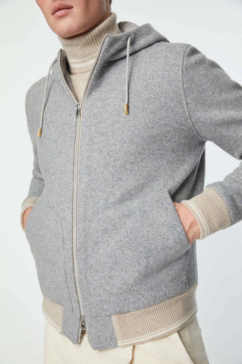 Lubiam Felpa con zip grigia con dettagli in contrasto Felpa con zip grigia con dettagli in contrasto Negozio